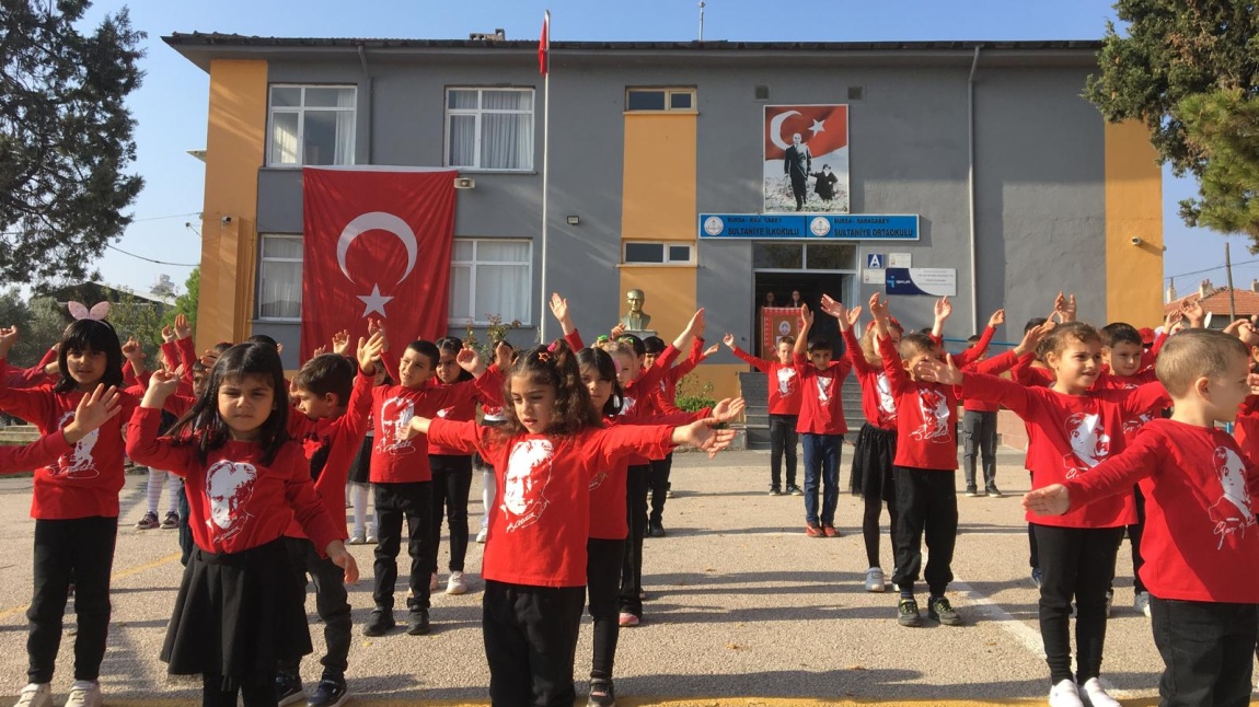 Cumhuriyet Bayramımızın 101.yılı okulumuzda Öğretmenlerimiz, Öğrencilerimiz ve Velilerimizin katılımıyla coşkuyla kutlandı.